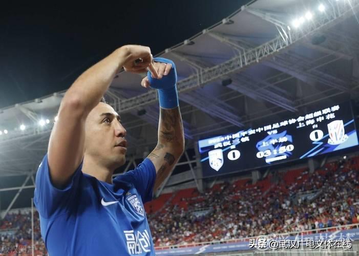 戴维森前场抢断助攻 阿齐兹从容建功 戴维森前场抢断助攻 阿齐兹从容建功